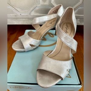 New Life Stride mega,silver met 3 inch heels sizes 10! NEW NWT Lifestride party!